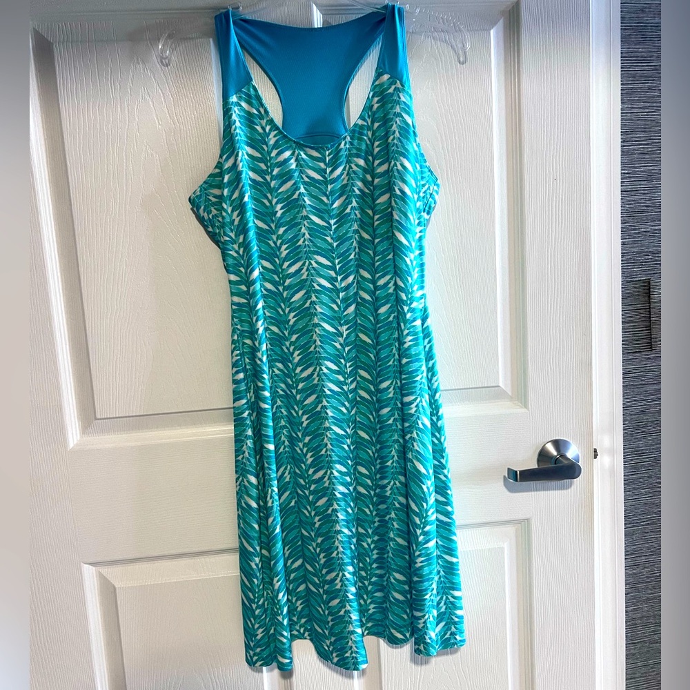 EUC Columbia Omni-wick Advanced Evaporation sundress, green & teal.